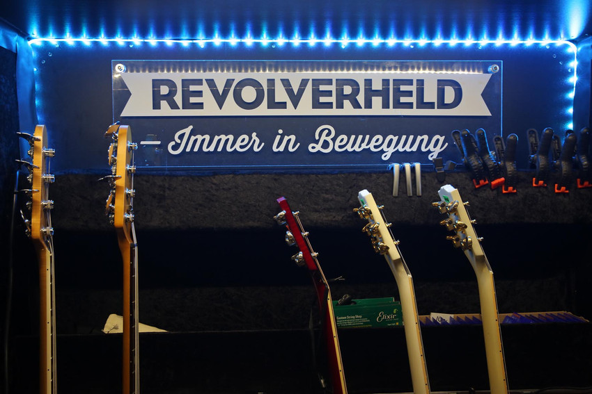 „Immer in Bewegung“: Revolverheld auf Tour mit 2000er Serie von Sennheiser